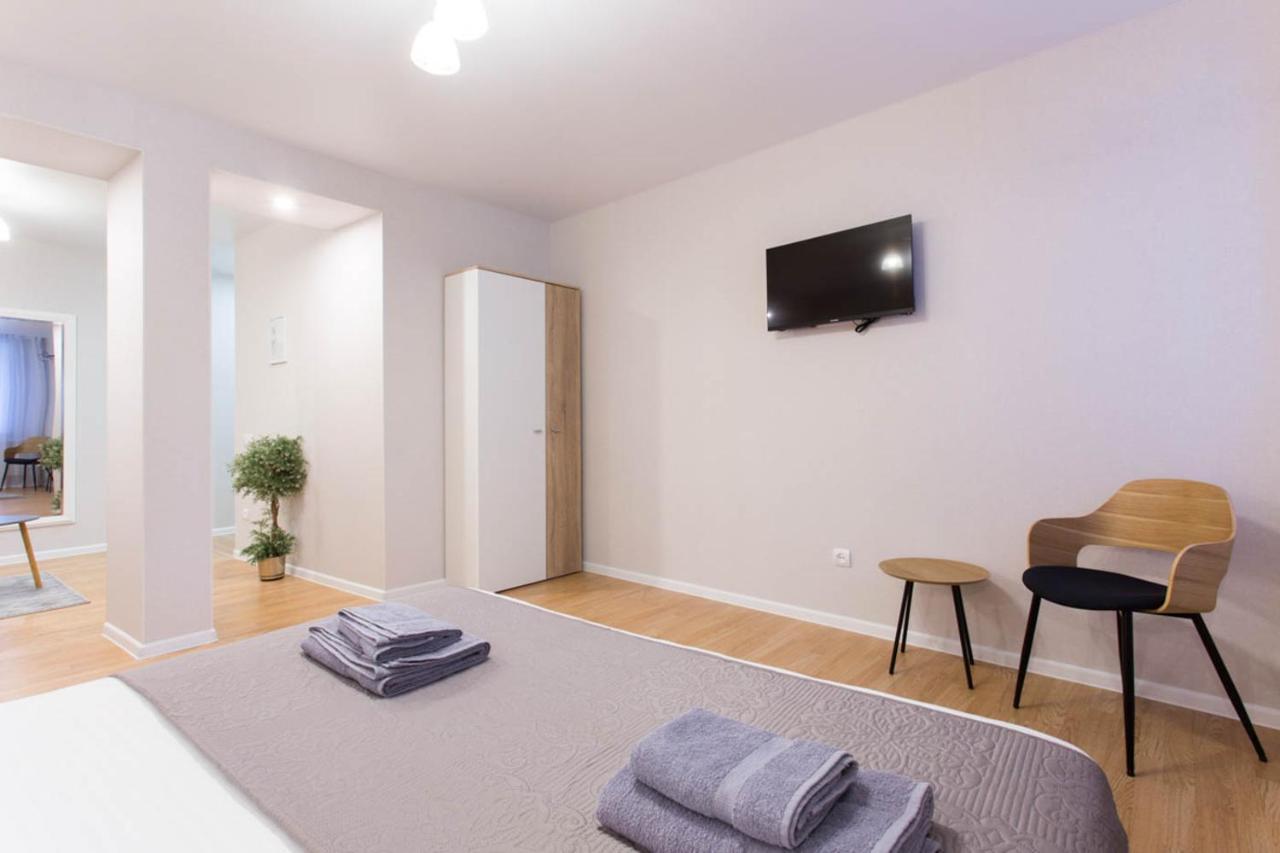 Apartment In The City Center - Gimnasiyna Naberezhna 24A-1 Харков Екстериор снимка