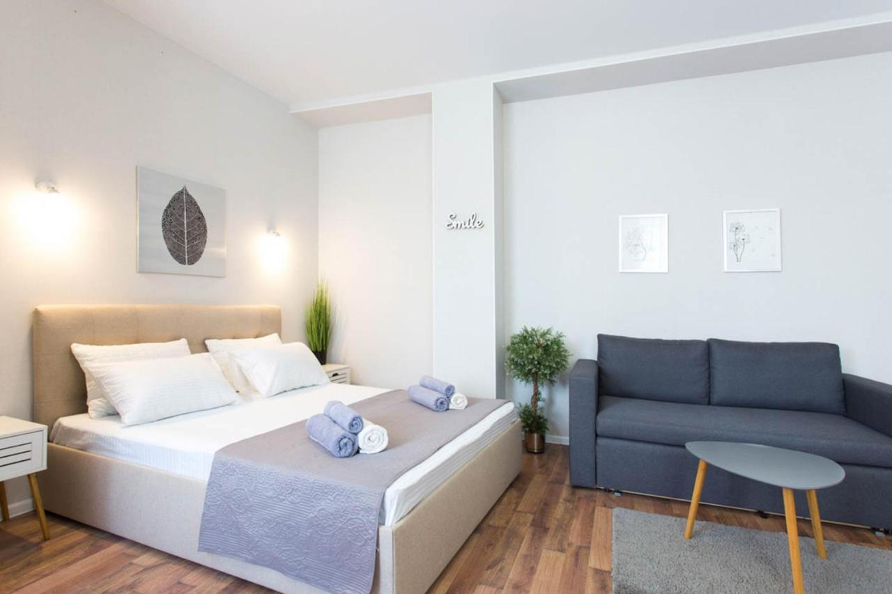 Apartment In The City Center - Gimnasiyna Naberezhna 24A-1 Харков Екстериор снимка