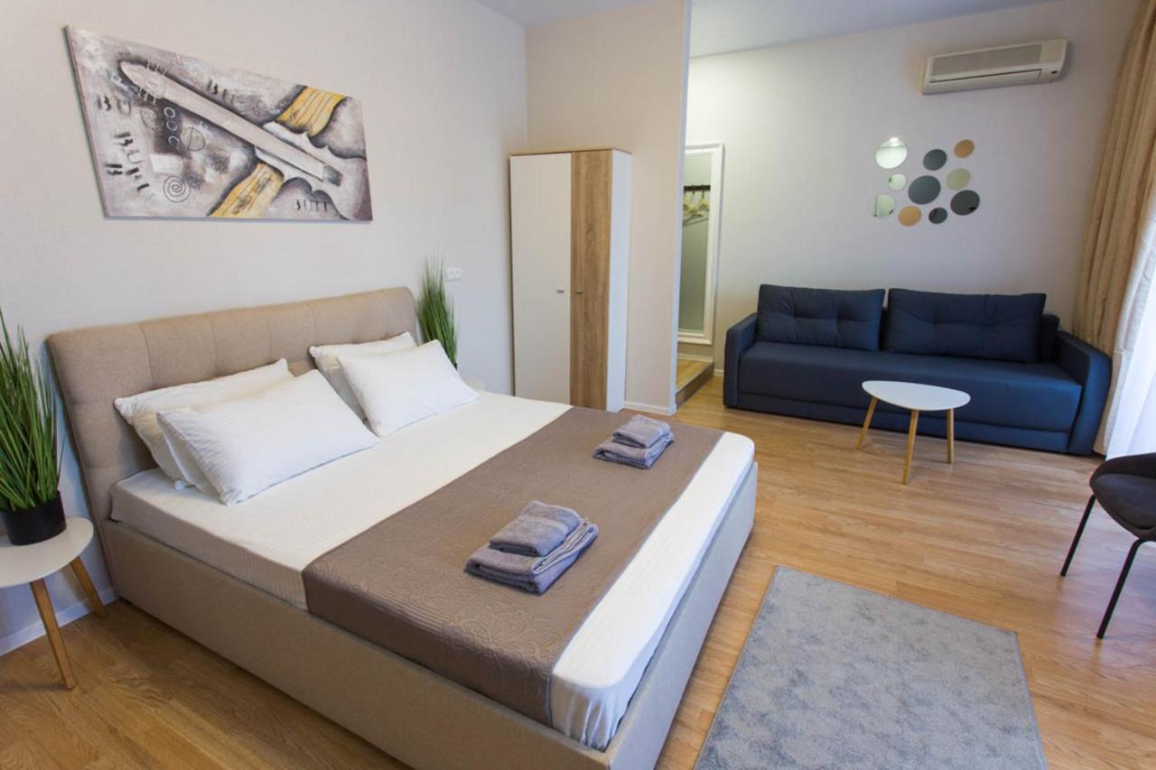 Apartment In The City Center - Gimnasiyna Naberezhna 24A-1 Харков Екстериор снимка